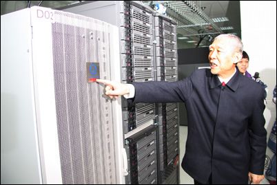 國(guó)產(chǎn)芯片重大突破 基于龍芯2號(hào)的萬(wàn)億次高性能計(jì)算機(jī)成功問(wèn)世，計(jì)算機(jī)系統(tǒng)服務(wù)迎來(lái)新標(biāo)桿